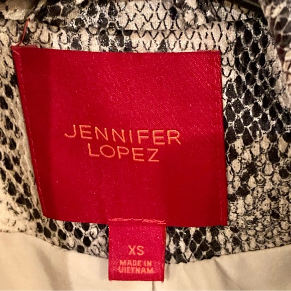 Jennifer Lopez Women’s Snake Skin Print Moto Cropped Faux Leather Jacket Size XS - Picture 5 of 9